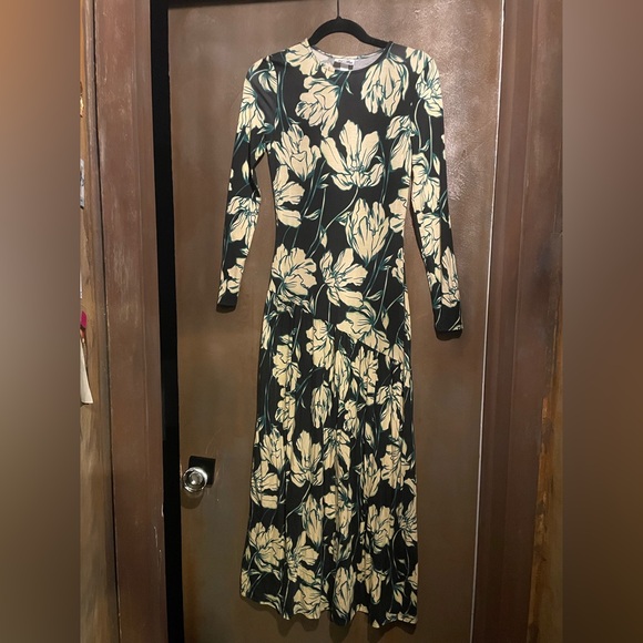 Green and Cream Floral Long Sleeve Dress - Picture 3 of 5